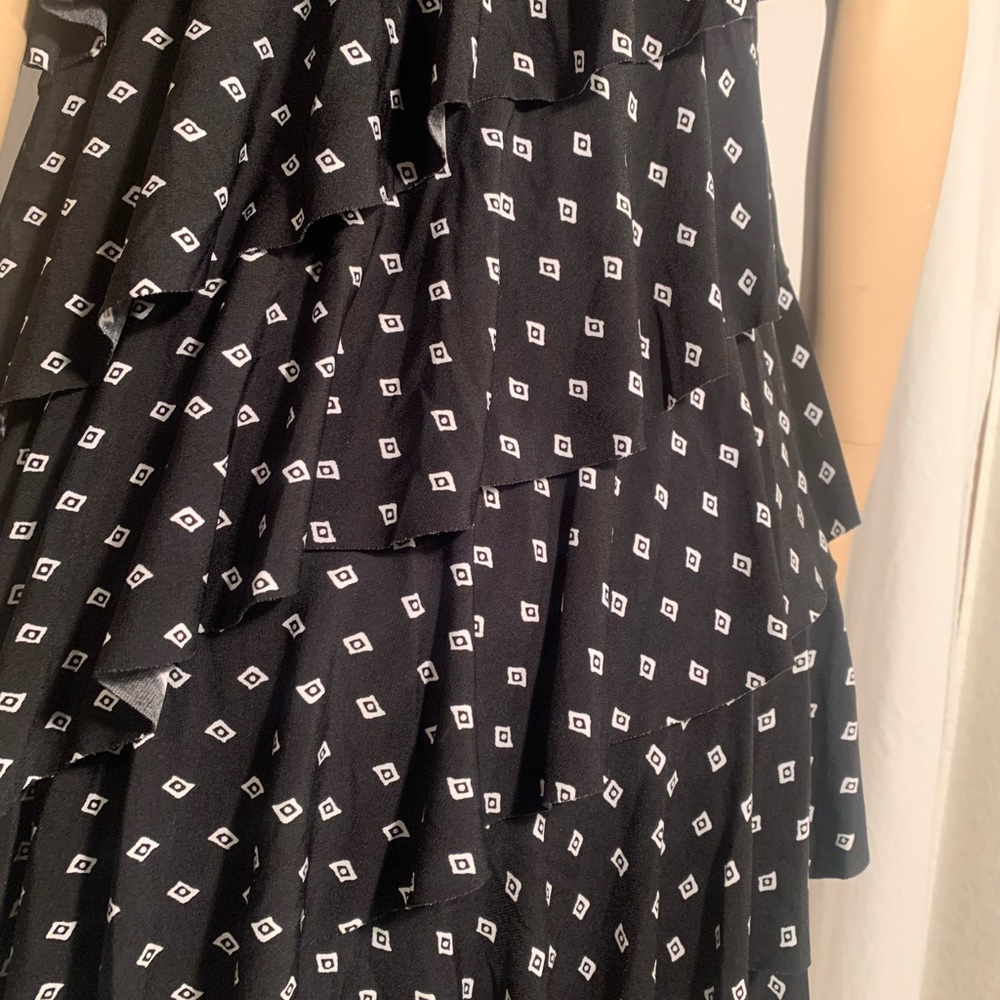 WOMENS XS BLACK WHITE PRINT MULTI LAYERED RUFFLED PULLOVER SLEEVELESS MINI DRESS - Picture 3 of 5
